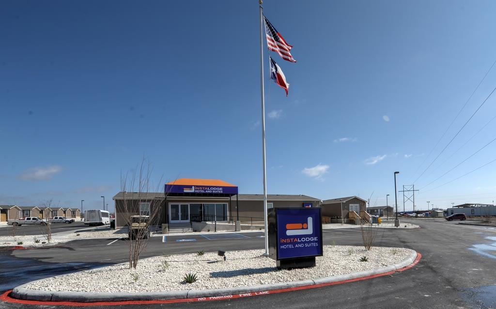 Instalodge Hotel And Suites Karnes City Exterior photo