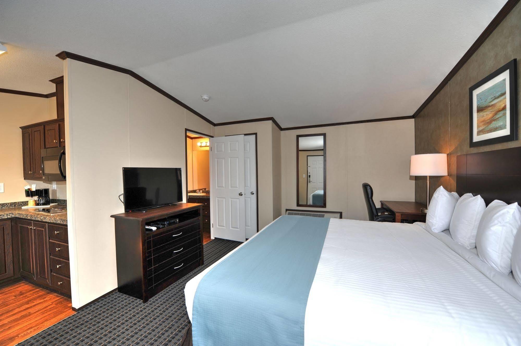 Instalodge Hotel And Suites Karnes City Exterior photo