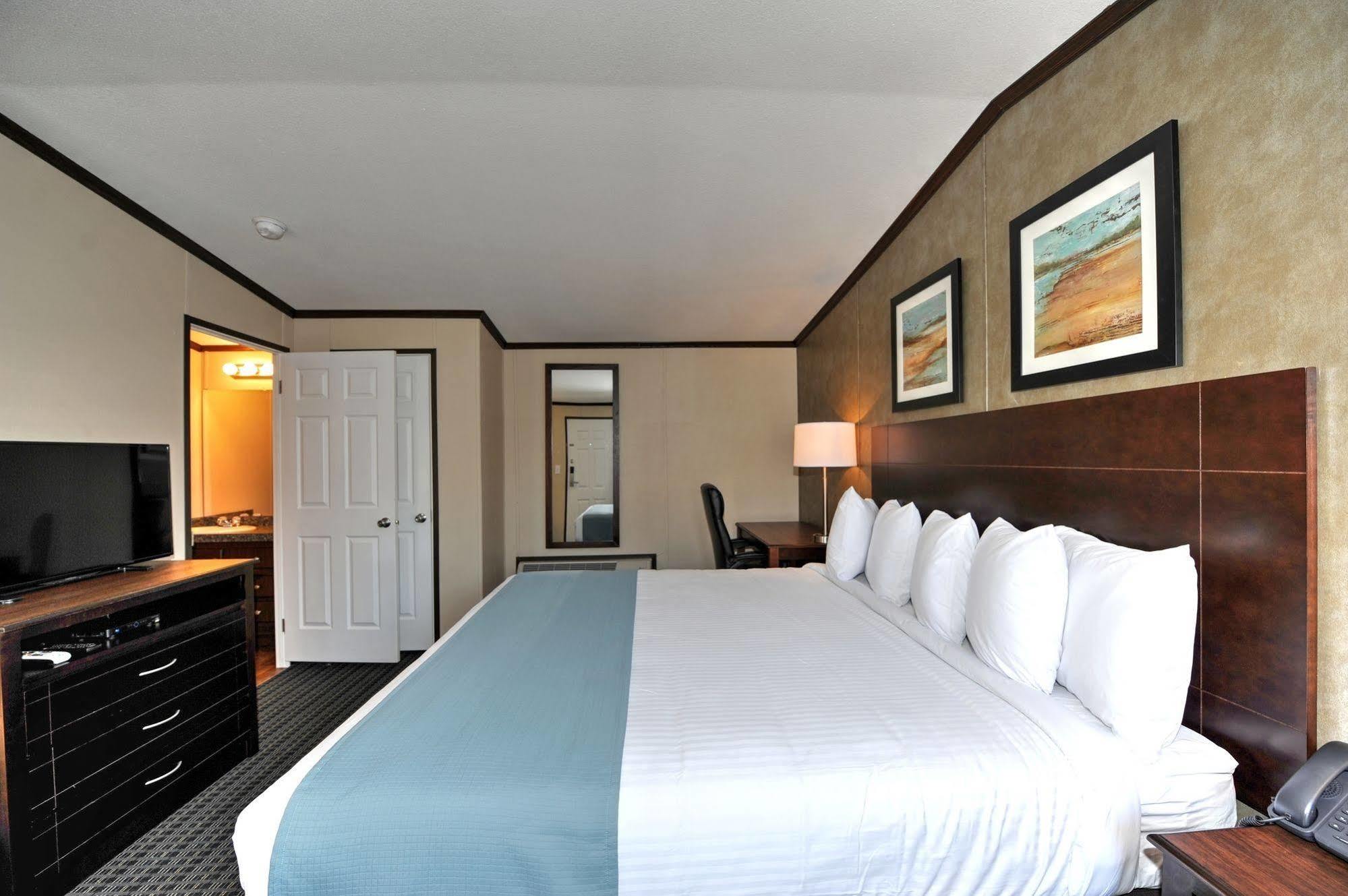 Instalodge Hotel And Suites Karnes City Exterior photo