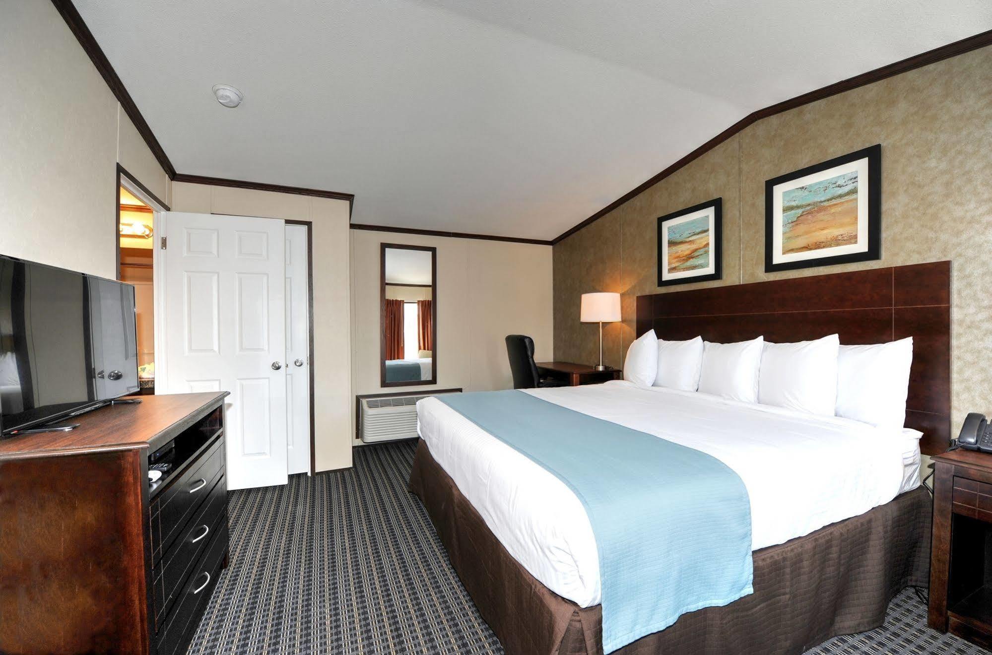 Instalodge Hotel And Suites Karnes City Exterior photo