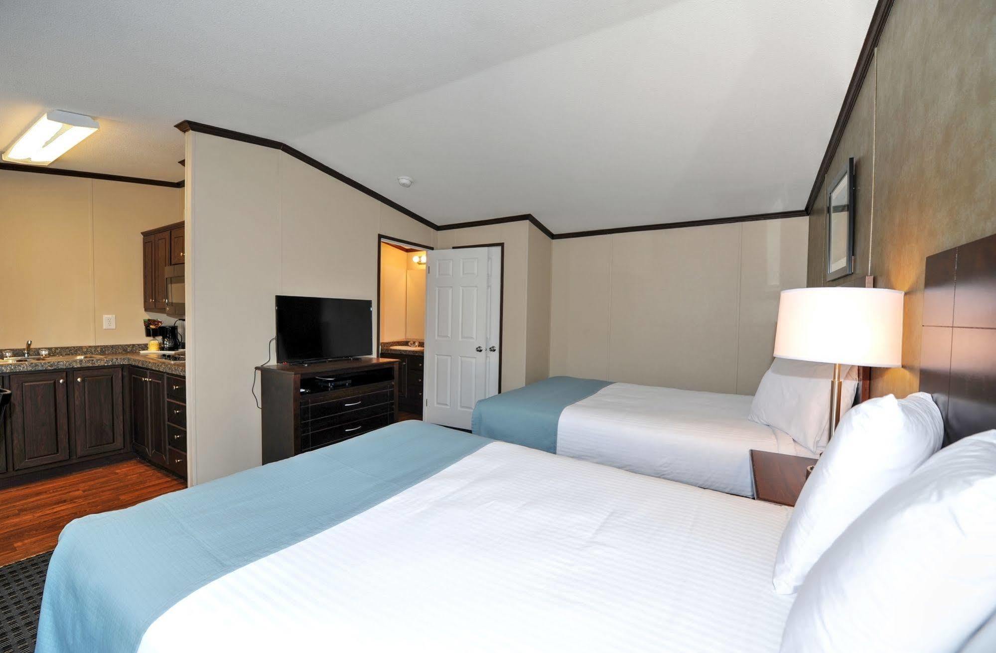 Instalodge Hotel And Suites Karnes City Exterior photo